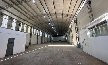Depósito - Galpón de 6000 m2. cub. en  Florencio Varela  c/ importante playa de maniobras. ALQUILER.