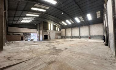Depósito - Galpón de 6000 m2. cub. en  Florencio Varela  c/ importante playa de maniobras. ALQUILER.