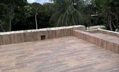 Casa en Venta en Yucatán Country Club, con vista al lago y  campo de Golf