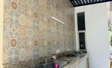 Casa en Venta en Yucatán Country Club, con vista al lago y  campo de Golf
