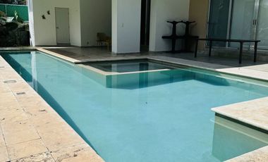 Casa en Venta en Yucatán Country Club, con vista al lago y  campo de Golf