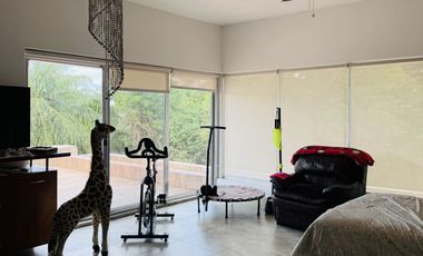 Casa en Venta en Yucatán Country Club, con vista al lago y  campo de Golf