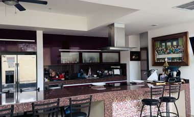 Casa en Venta en Yucatán Country Club, con vista al lago y  campo de Golf