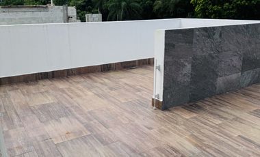 Casa en Venta en Yucatán Country Club, con vista al lago y  campo de Golf