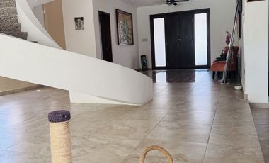 Casa en Venta en Yucatán Country Club, con vista al lago y  campo de Golf