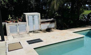 Casa en Venta en Yucatán Country Club, con vista al lago y  campo de Golf