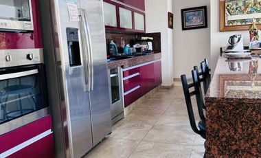 Casa en Venta en Yucatán Country Club, con vista al lago y  campo de Golf