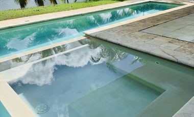 Casa en Venta en Yucatán Country Club, con vista al lago y  campo de Golf