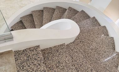 Casa en Venta en Yucatán Country Club, con vista al lago y  campo de Golf