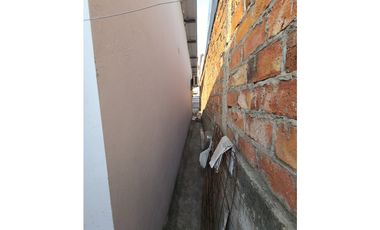 En venta casa de dos habitaciones ciudadela La Aurora Manta