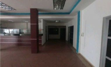 SE ALQUILA LOCAL COMERCIAL DE 2 PLANTAS EN EL CENTRO DE SANTIAGO