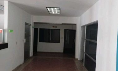 SE ALQUILA LOCAL COMERCIAL DE 2 PLANTAS EN EL CENTRO DE SANTIAGO
