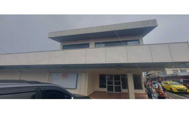SE ALQUILA LOCAL COMERCIAL DE 2 PLANTAS EN EL CENTRO DE SANTIAGO