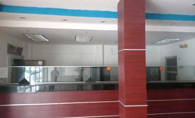 SE ALQUILA LOCAL COMERCIAL DE 2 PLANTAS EN EL CENTRO DE SANTIAGO