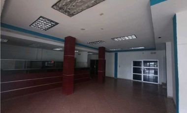 SE ALQUILA LOCAL COMERCIAL DE 2 PLANTAS EN EL CENTRO DE SANTIAGO