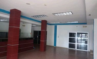 SE ALQUILA LOCAL COMERCIAL DE 2 PLANTAS EN EL CENTRO DE SANTIAGO