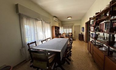 Casa para 2 Familias en venta en Temperley Este