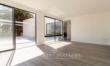 Excelente oportunidad! Casa con 1.000 metros de terreno en Lo Cañas - Exclusivo sector de La Florida.