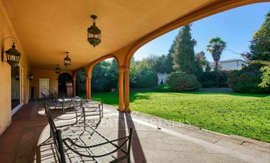 Arriendo de espectacular casa con gran terreno, Los Dominicos Antiguo