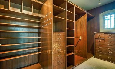 Arriendo de espectacular casa con gran terreno, Los Dominicos Antiguo