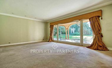 Arriendo de espectacular casa con gran terreno, Los Dominicos Antiguo