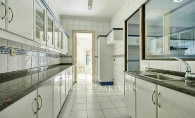 Arriendo de espectacular casa con gran terreno, Los Dominicos Antiguo