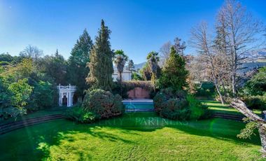 Arriendo de espectacular casa con gran terreno, Los Dominicos Antiguo