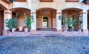 Arriendo de espectacular casa con gran terreno, Los Dominicos Antiguo