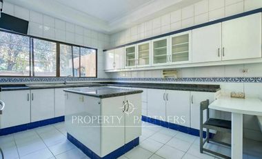 Arriendo de espectacular casa con gran terreno, Los Dominicos Antiguo