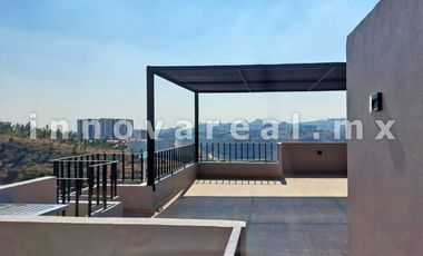 Ceiba Arborada en Lago Esmeralda