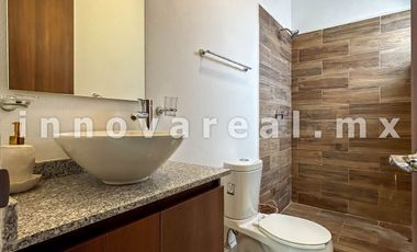 Ceiba Arborada en Lago Esmeralda