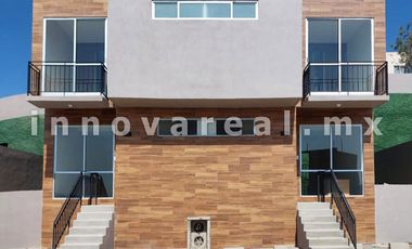 Ceiba Arborada en Lago Esmeralda