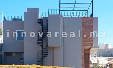 Ceiba Arborada en Lago Esmeralda