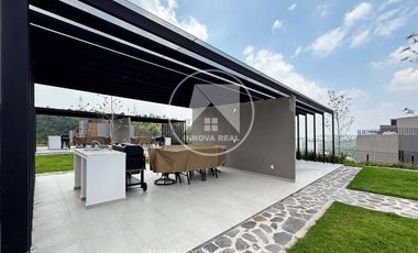 Ceiba Arborada en Lago Esmeralda