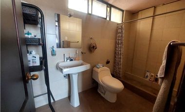 VENDO CASA CON DOS DEPARTAMENTOS SECTOR MASTODONTES  (VERB)