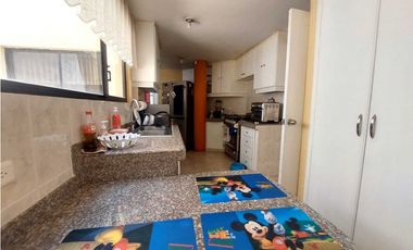 VENDO CASA CON DOS DEPARTAMENTOS SECTOR MASTODONTES  (VERB)