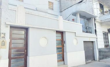 Venta PH con entrada independiente con cochera  y patio