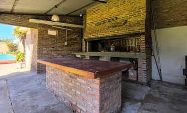 Terreno de 1.600 con quincho y casa en construcción, oportunidad