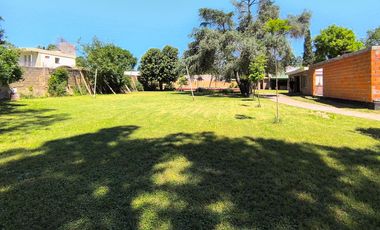 Terreno de 1.600 con quincho y casa en construcción, oportunidad