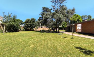 Terreno de 1.600 con quincho y casa en construcción, oportunidad