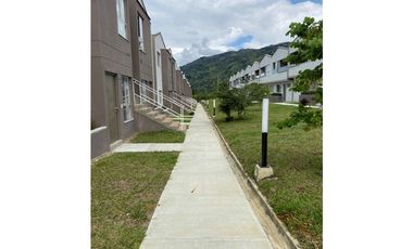 VENTA DE CASA EN GIRARDOTA EN UNIDAD CERRADA