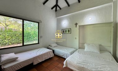 SE VENDE MAGNFICA  CASA EN FUSA CON PISCINA PRIVADA