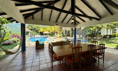 SE VENDE MAGNFICA  CASA EN FUSA CON PISCINA PRIVADA