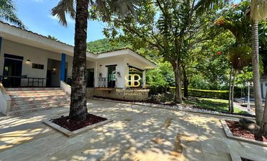 SE VENDE MAGNFICA  CASA EN FUSA CON PISCINA PRIVADA