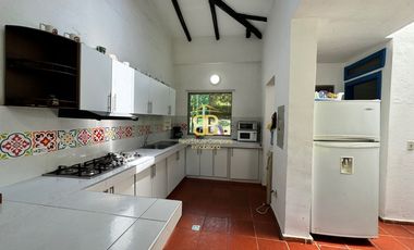 SE VENDE MAGNFICA  CASA EN FUSA CON PISCINA PRIVADA