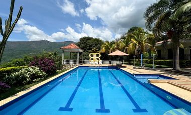 SE VENDE MAGNFICA  CASA EN FUSA CON PISCINA PRIVADA