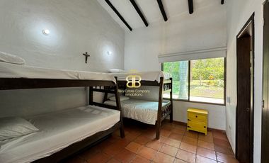 SE VENDE MAGNFICA  CASA EN FUSA CON PISCINA PRIVADA