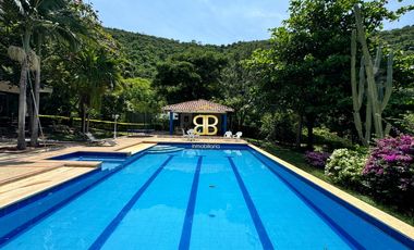 SE VENDE MAGNFICA  CASA EN FUSA CON PISCINA PRIVADA