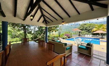 SE VENDE MAGNFICA  CASA EN FUSA CON PISCINA PRIVADA