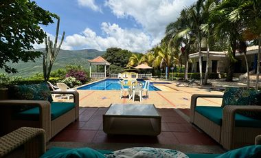 SE VENDE MAGNFICA  CASA EN FUSA CON PISCINA PRIVADA
